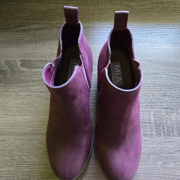 MIA Sheelah Maroon Bootie - Picture 5 of 5